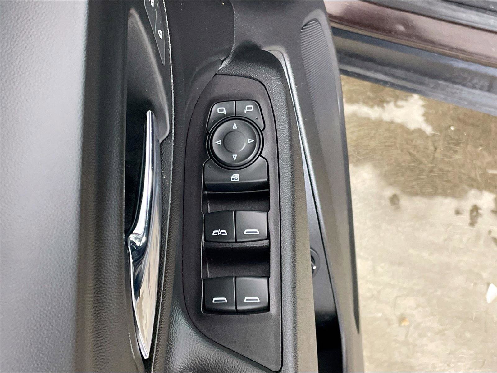 Used 2020 Chevrolet Equinox LT image 18