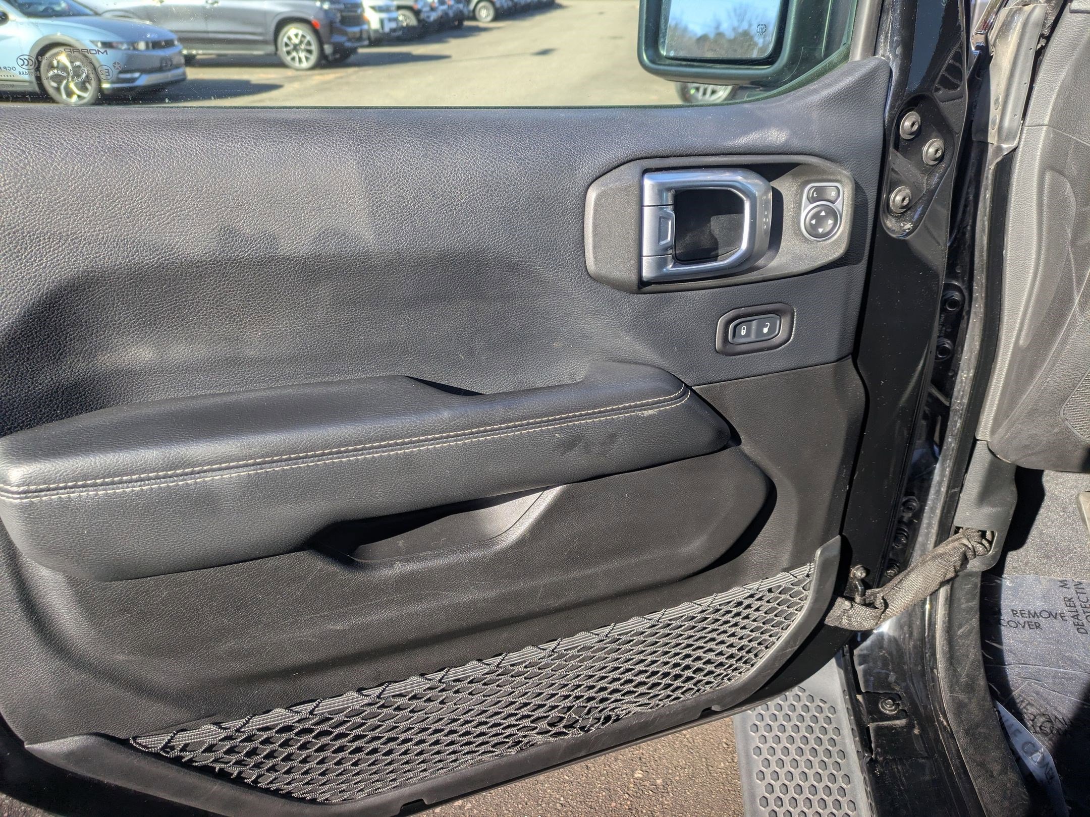 Used 2019 Jeep Wrangler Unlimited Sahara w/ Uconnect 4C Nav & Sound Group image 17