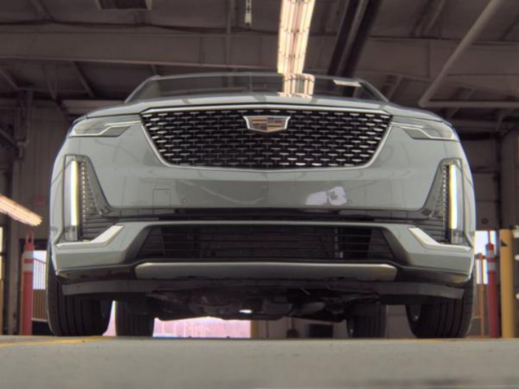 Used 2024 Cadillac XT6 Premium Luxury w/ LPO, Floor Liner Package AWD/4WD image 3