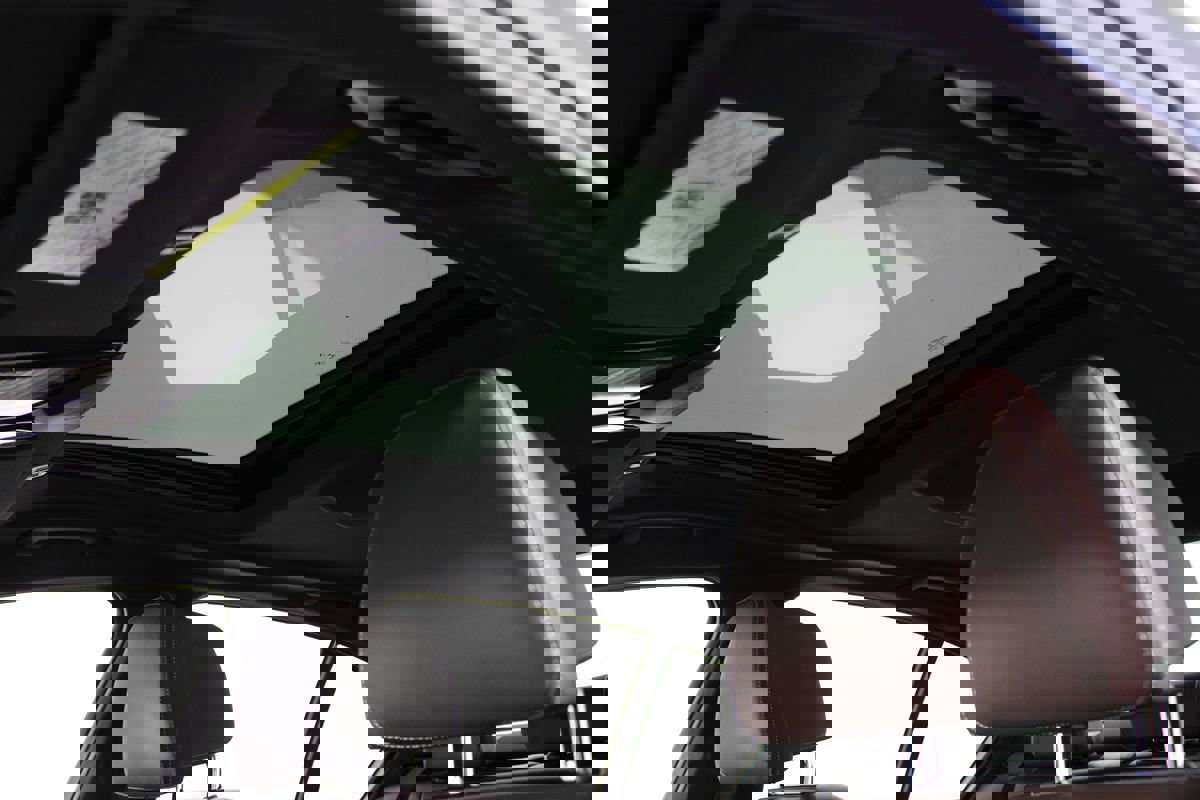 Used 2023 BMW 530e w/ M Sport Package image 35