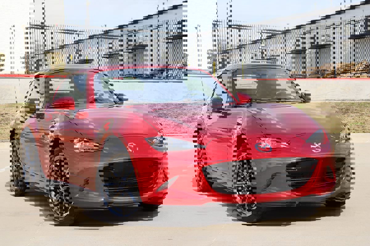 Used 2017 MAZDA MX-5 Miata RF Grand Touring video 2