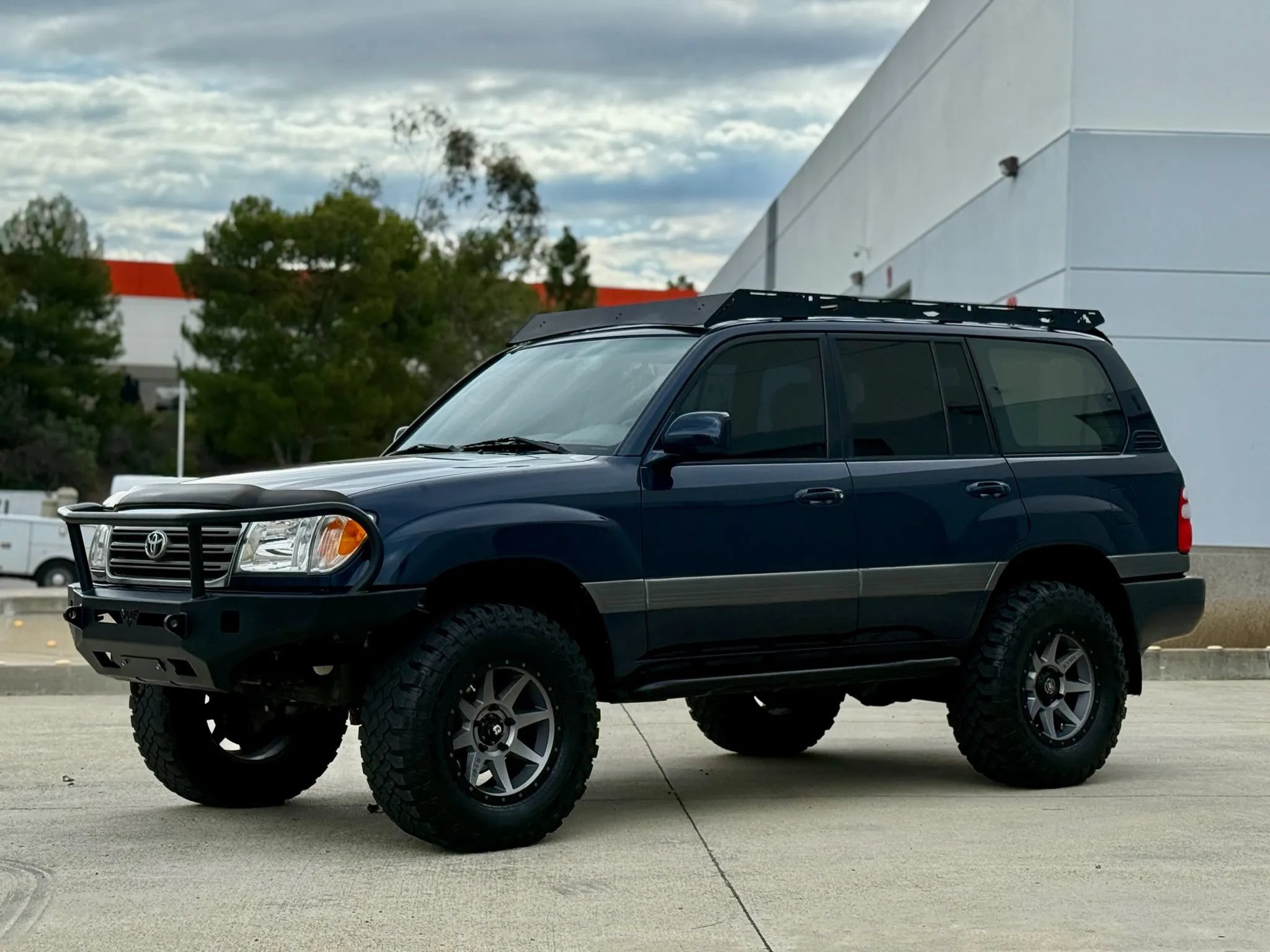 Used 2005 Toyota Land Cruiser w/ Convenience Pkg AWD/4WD image 19