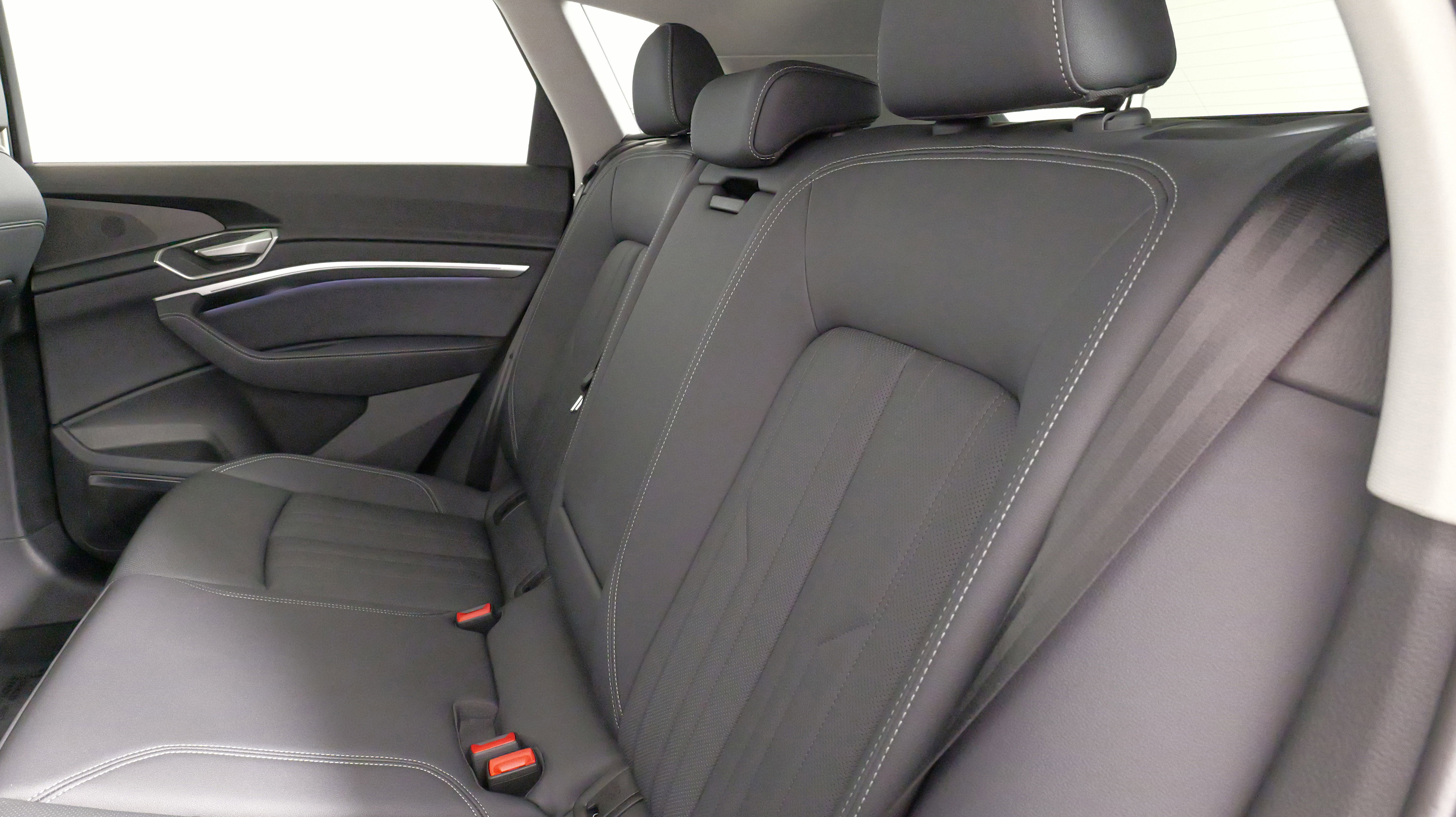 Used 2024 Audi Q8 e-tron Premium Plus w/ Premium Plus Package image 38