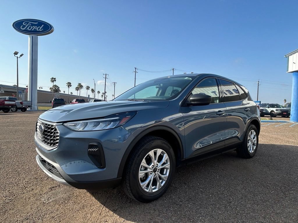Used 2025 Ford Escape Active AWD/4WD image 3
