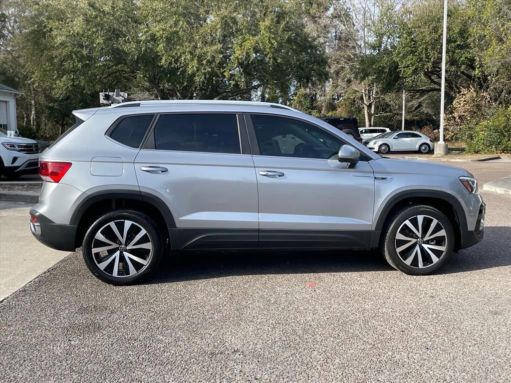 Used 2023 Volkswagen Taos SE image 2