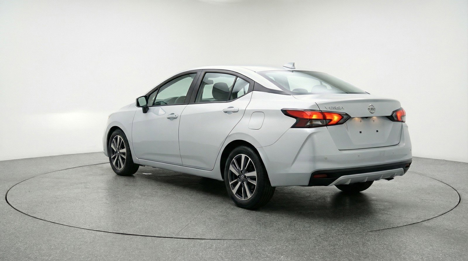 Used 2025 Nissan Versa SV image 6