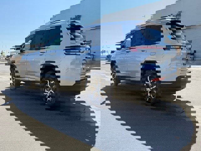 New 2025 Jeep Grand Cherokee L Limited w/ Trailer Tow Package image 4