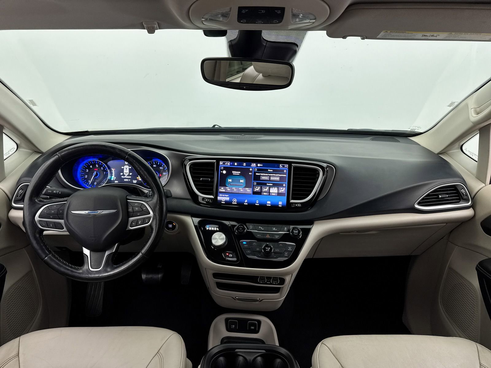 Used 2021 Chrysler Pacifica Touring-L FWD image 19