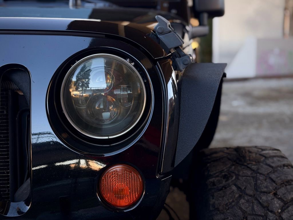 Used 2010 Jeep Wrangler Unlimited Islander image 11