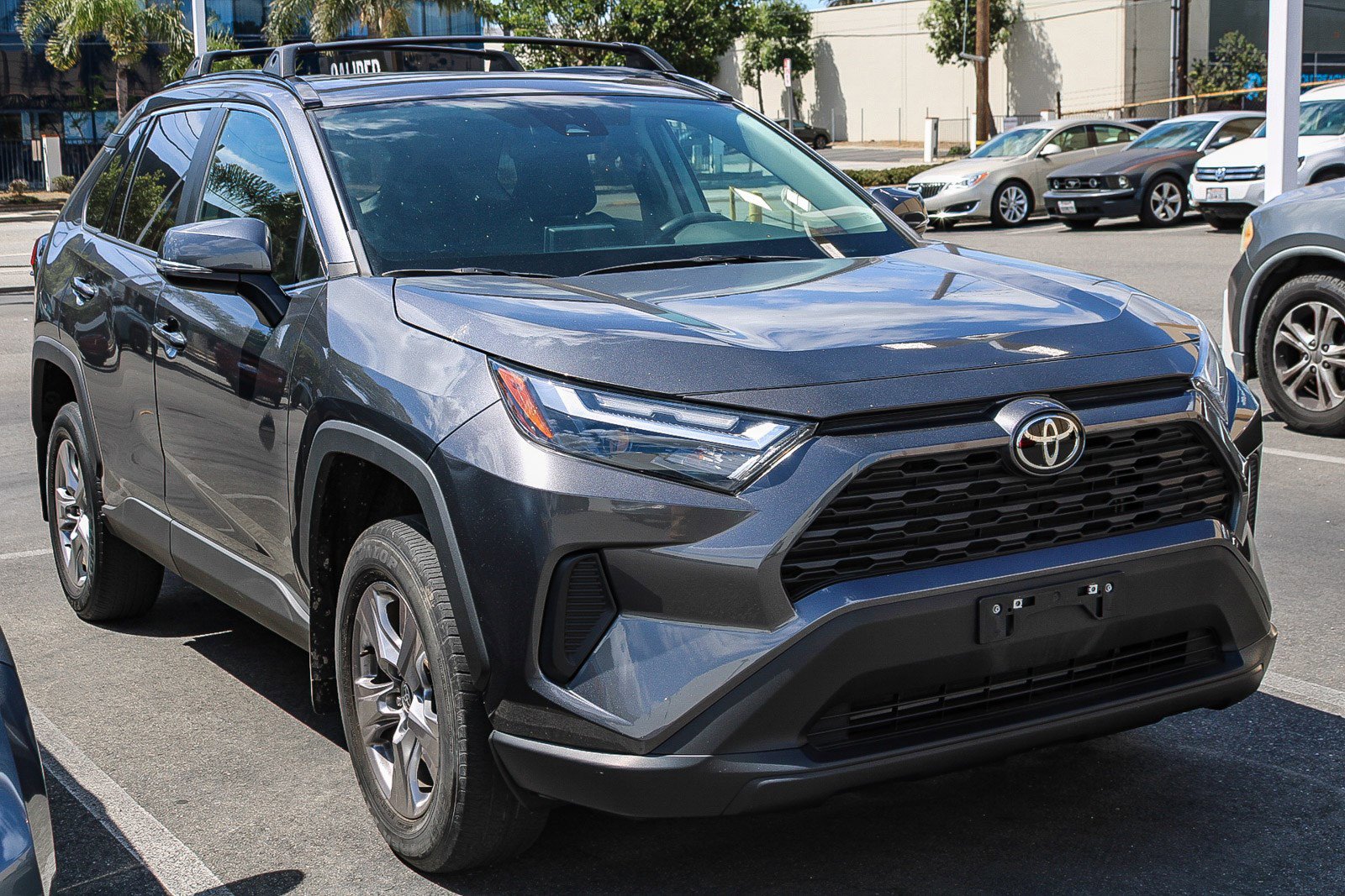 Used 2022 Toyota RAV4 XLE w/ Convenience Package FWD image 3