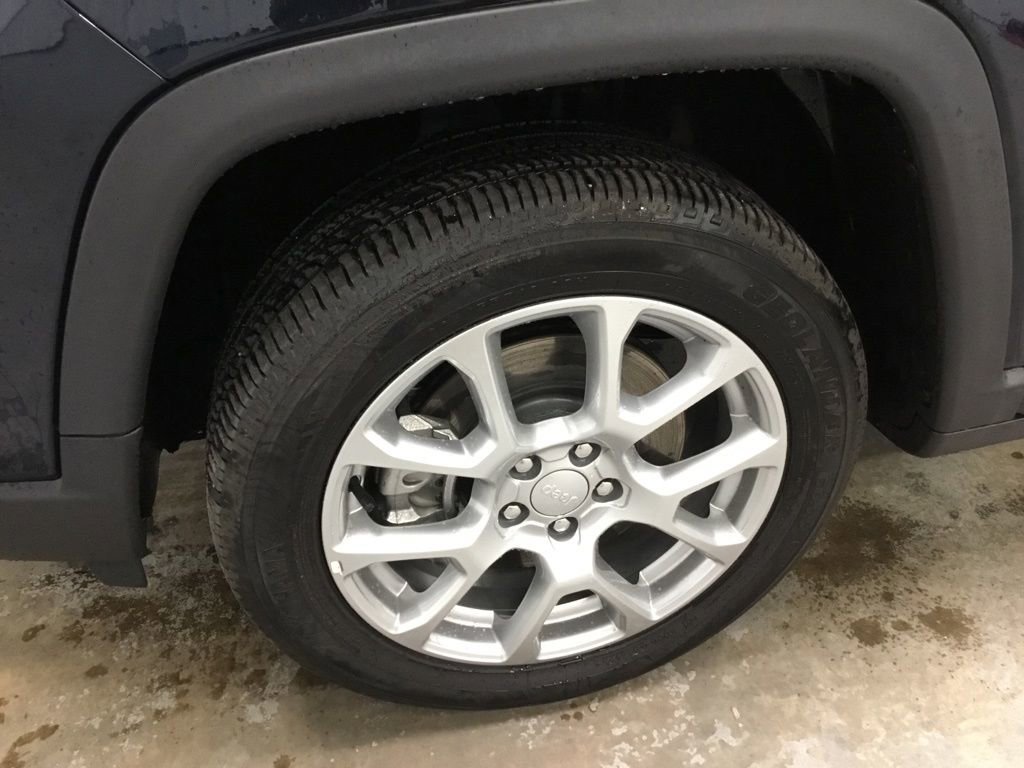 Used 2024 Jeep Compass Latitude image 4