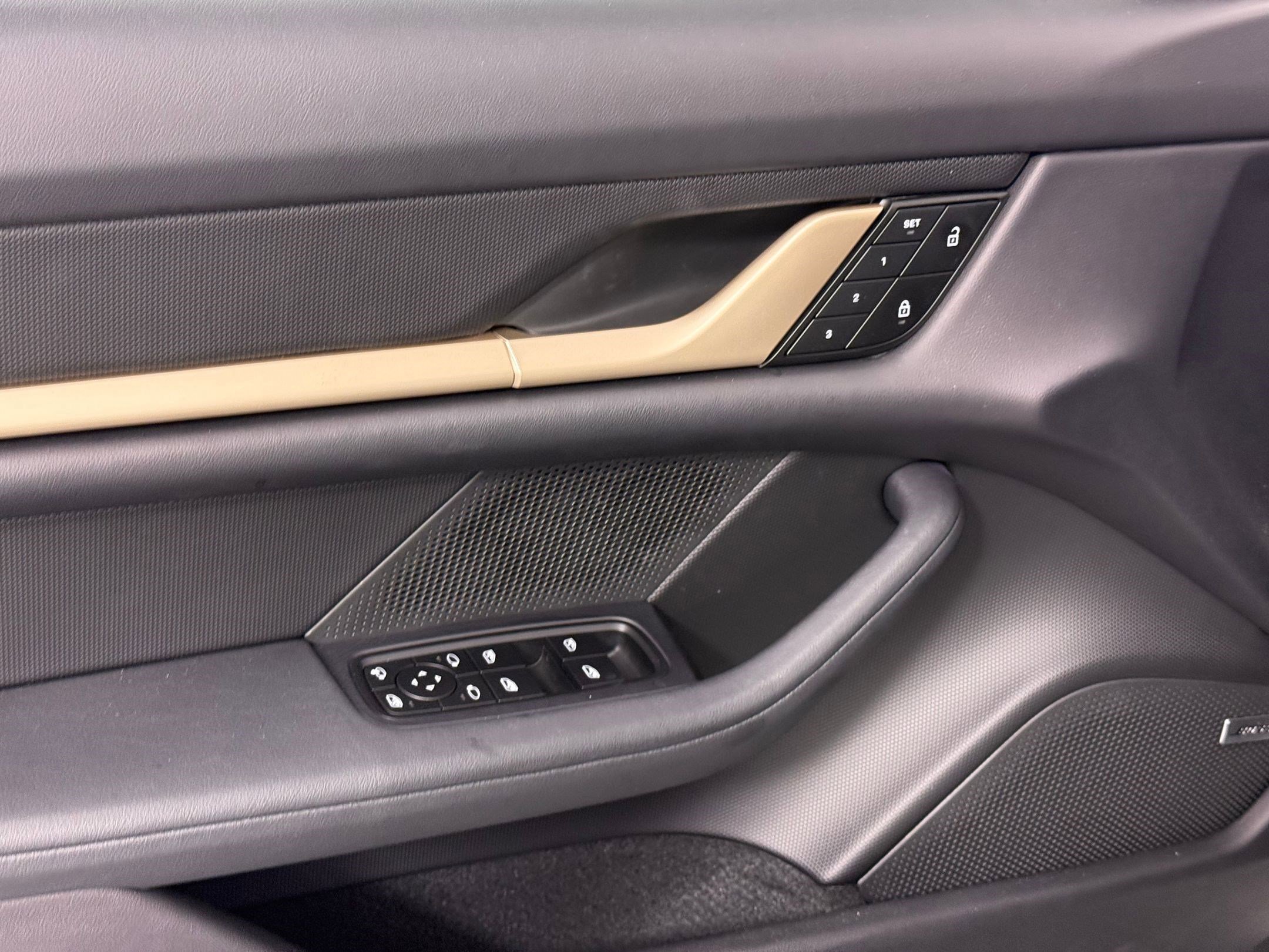 Used 2022 Porsche Taycan 4 Cross Turismo image 26