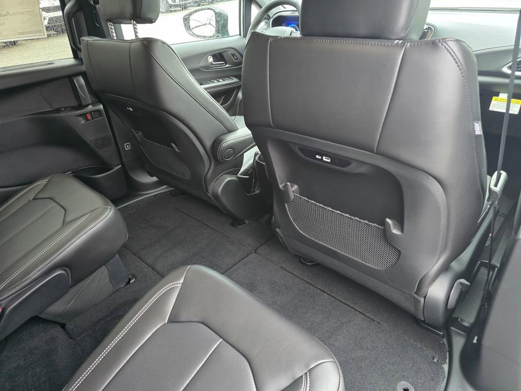 New 2026 Chrysler Pacifica Select image 24