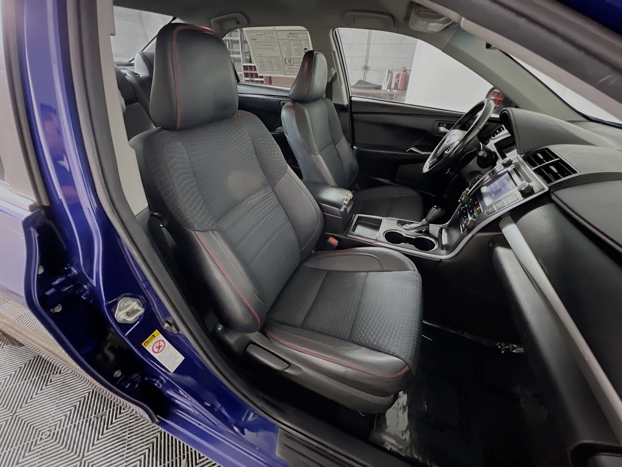 Used 2015 Toyota Camry SE image 30