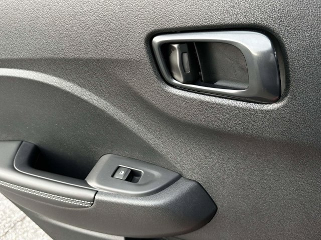 Used 2025 Hyundai Venue Limited FWD image 26