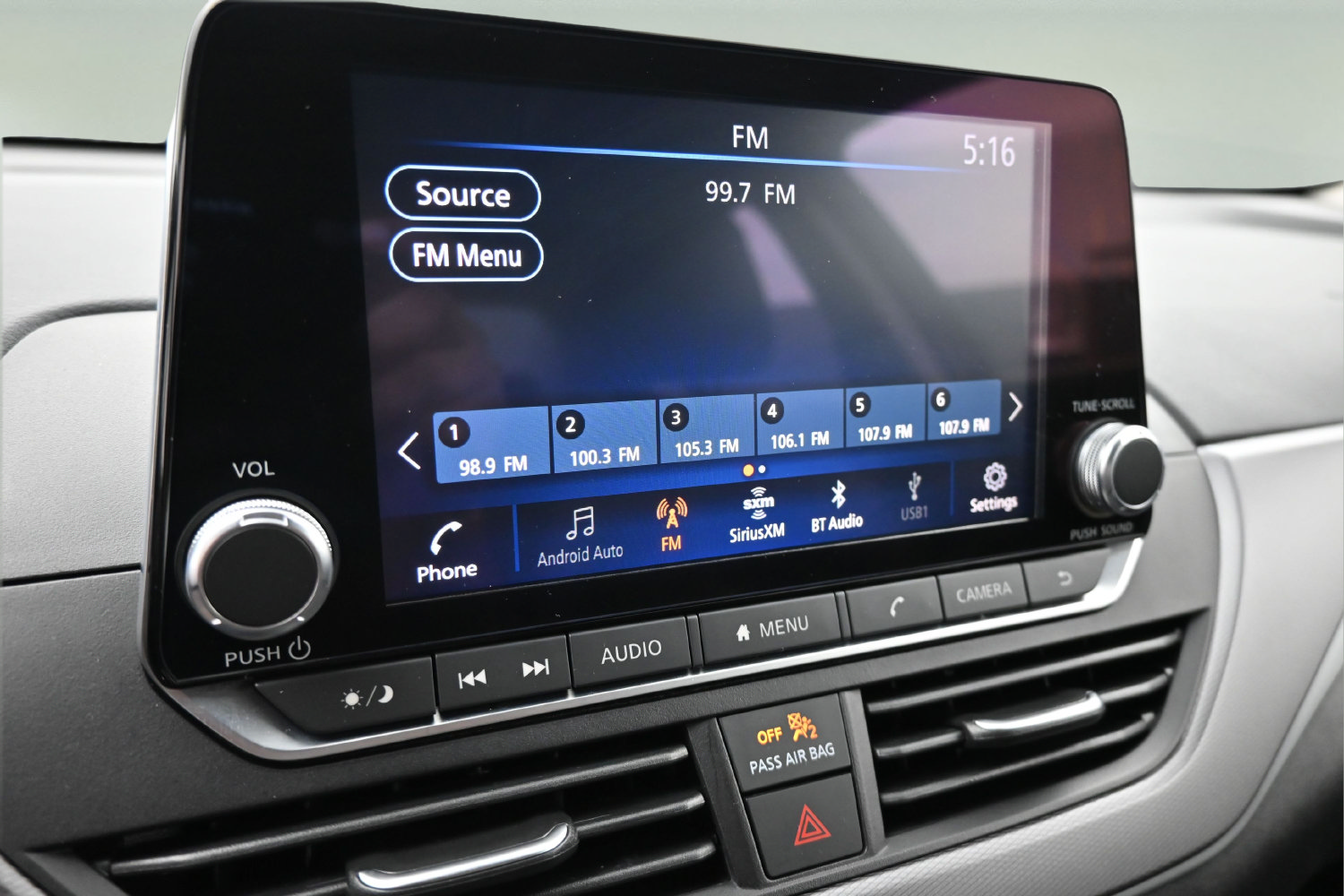 Used 2025 Nissan Altima 2.5 SR FWD image 11