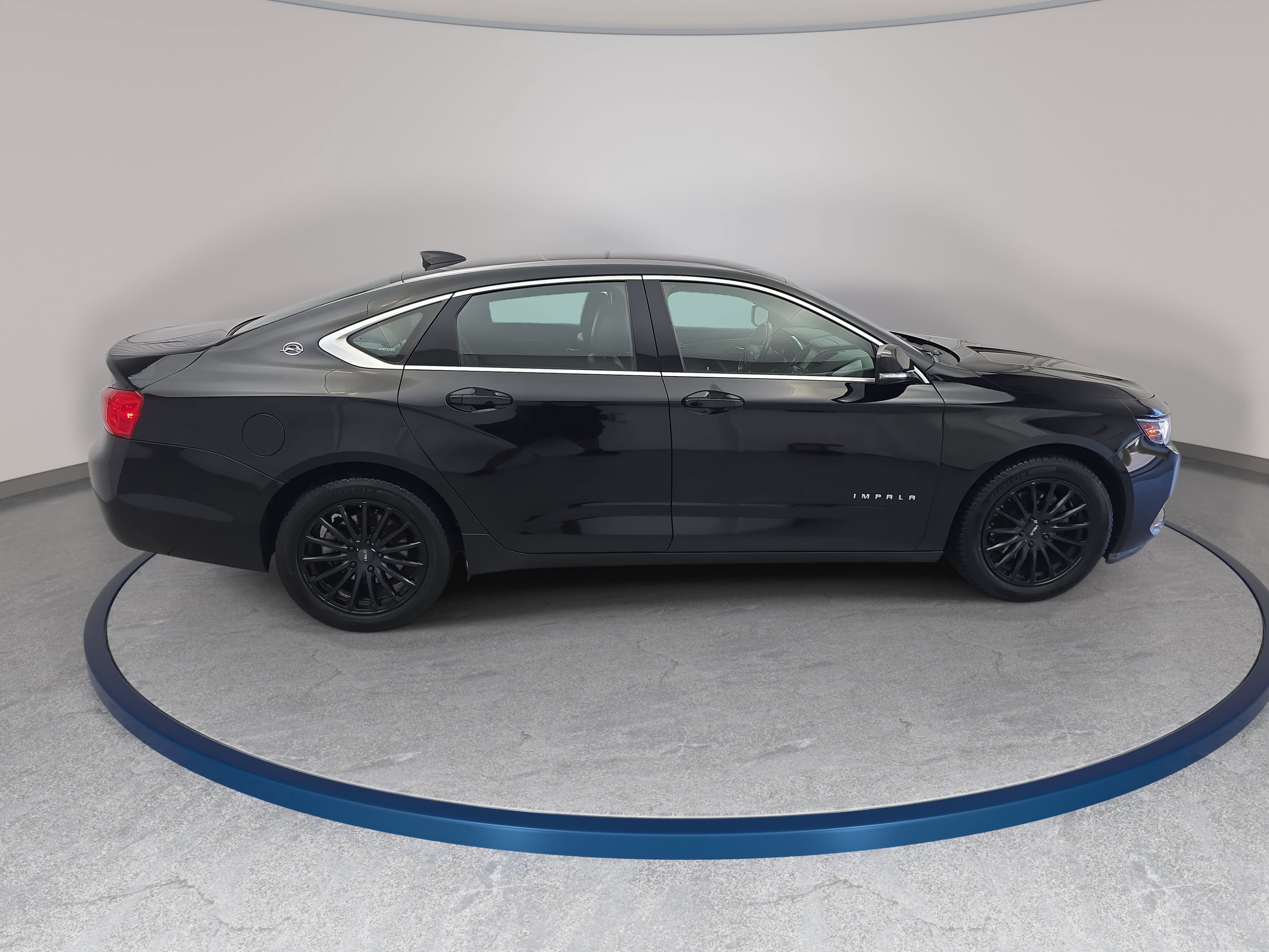 Used 2017 Chevrolet Impala LT FWD image 4