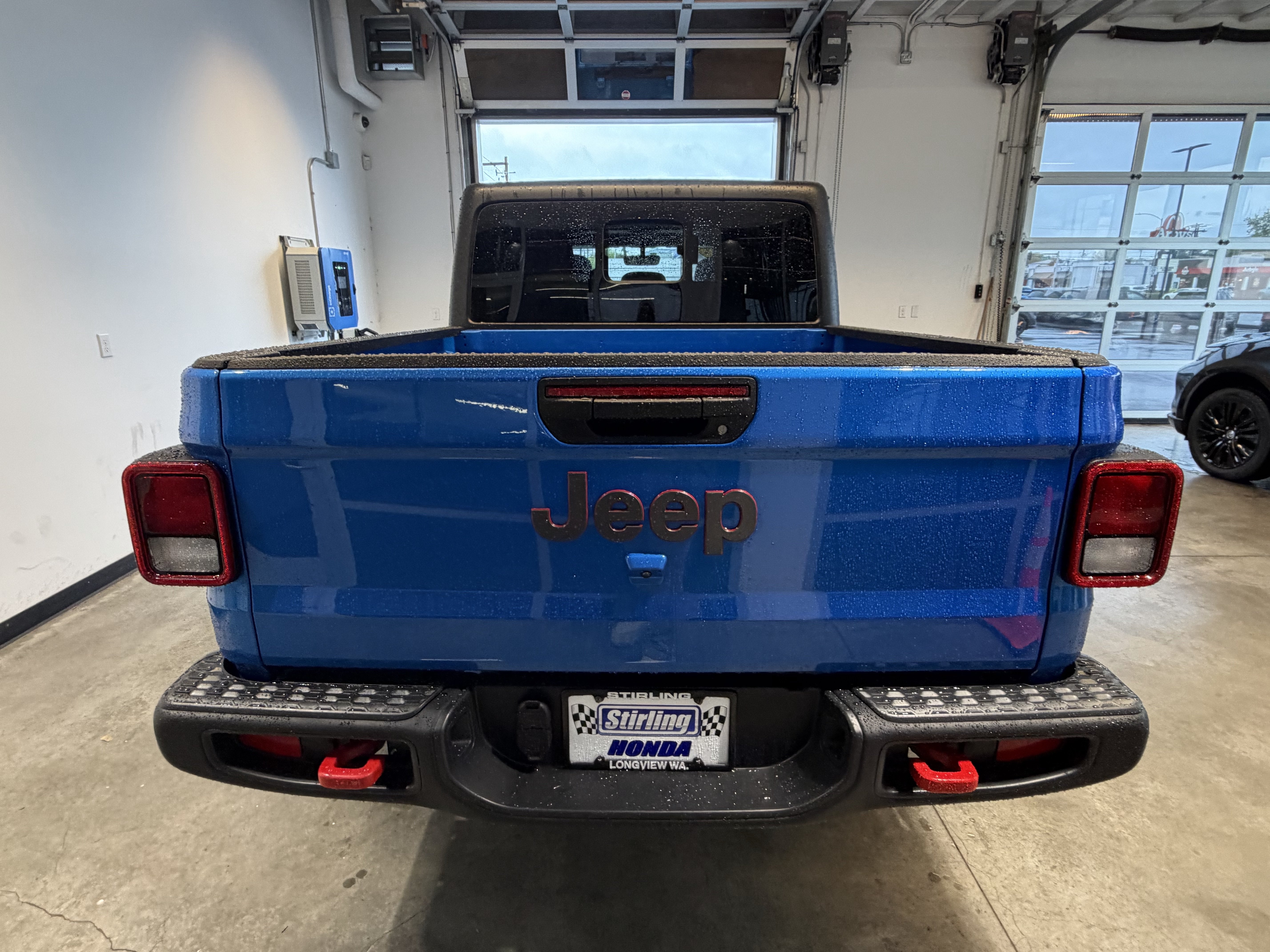 Used 2022 Jeep Gladiator Rubicon AWD/4WD image 4