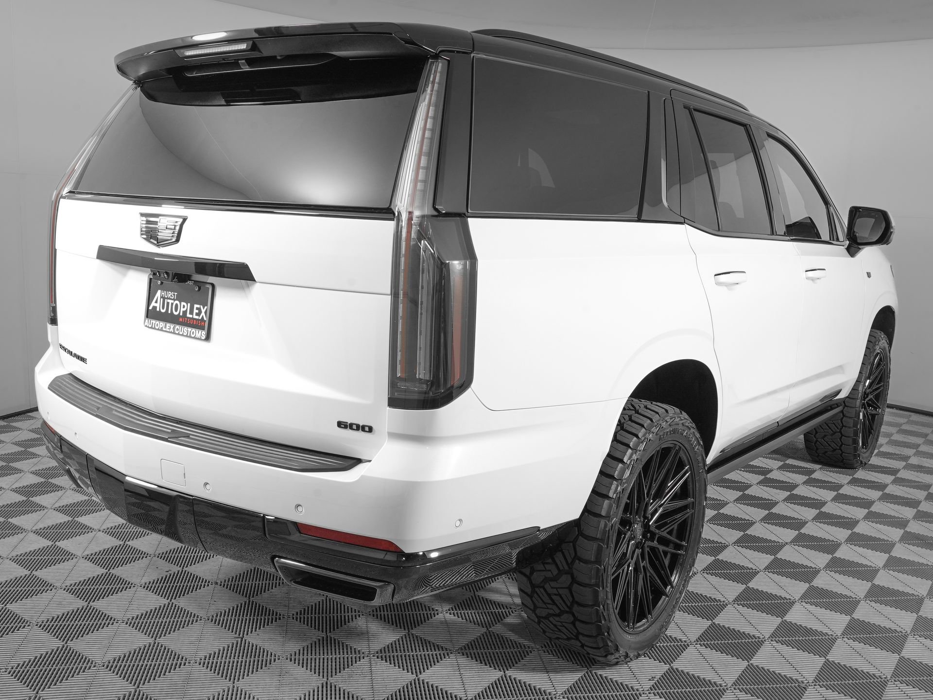 Used 2026 Cadillac Escalade Platinum Luxury w/ LPO, Floor Liner Package AWD/4WD image 5