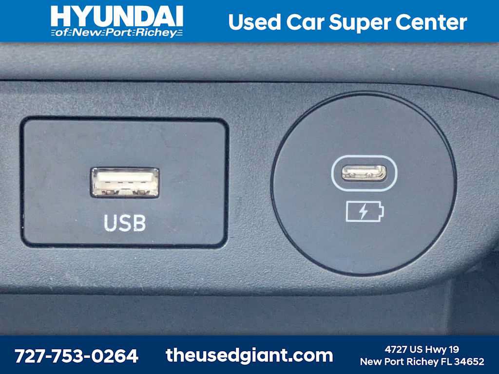 Certified 2025 Hyundai Elantra SEL FWD image 24