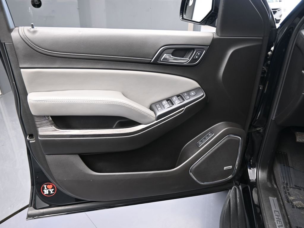 Used 2020 Chevrolet Suburban LT image 12