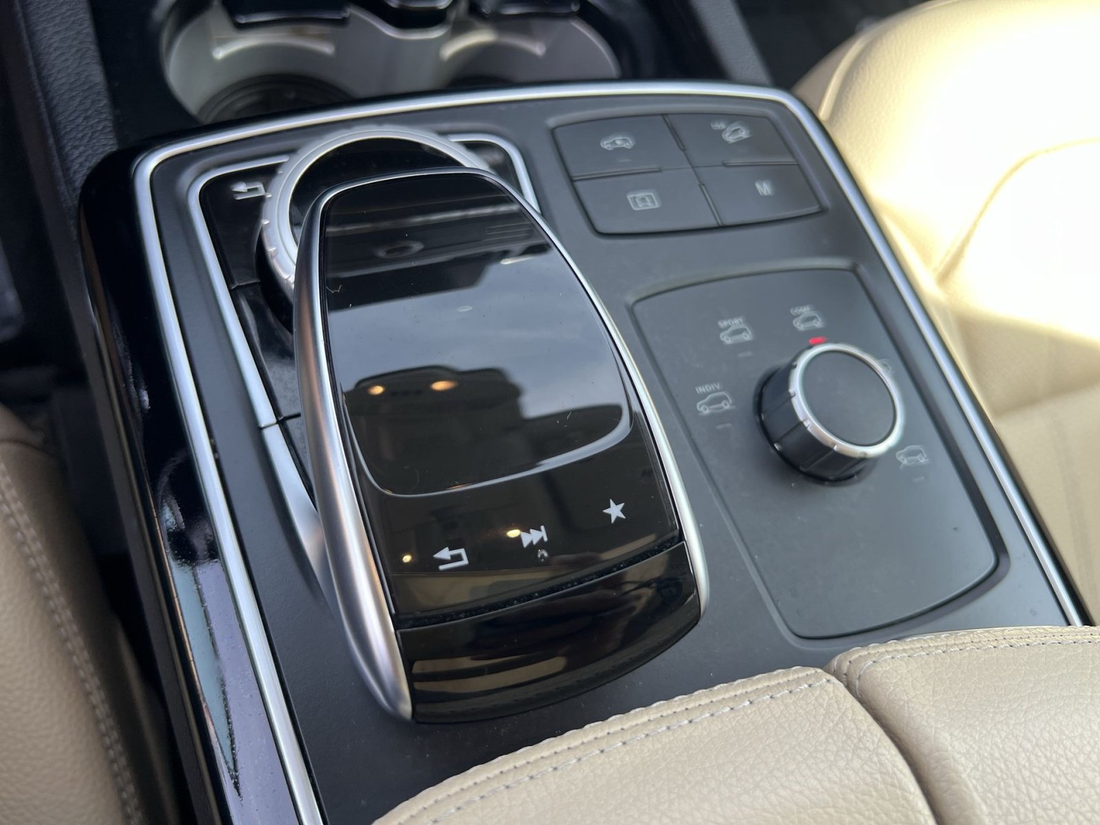 Used 2019 Mercedes-Benz GLS 450 4MATIC image 35