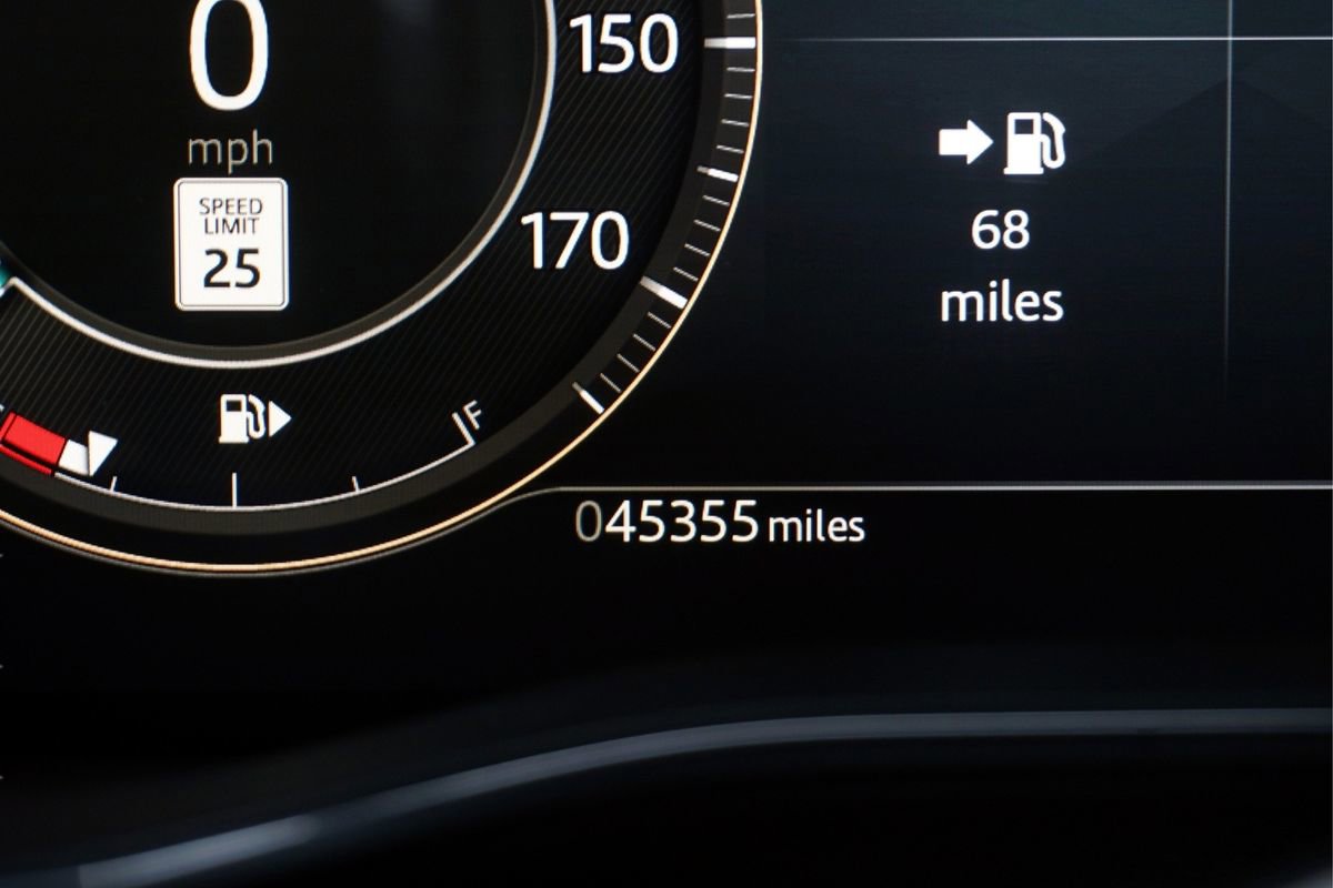 Used 2025 Jaguar F-PACE R-Dynamic S image 33