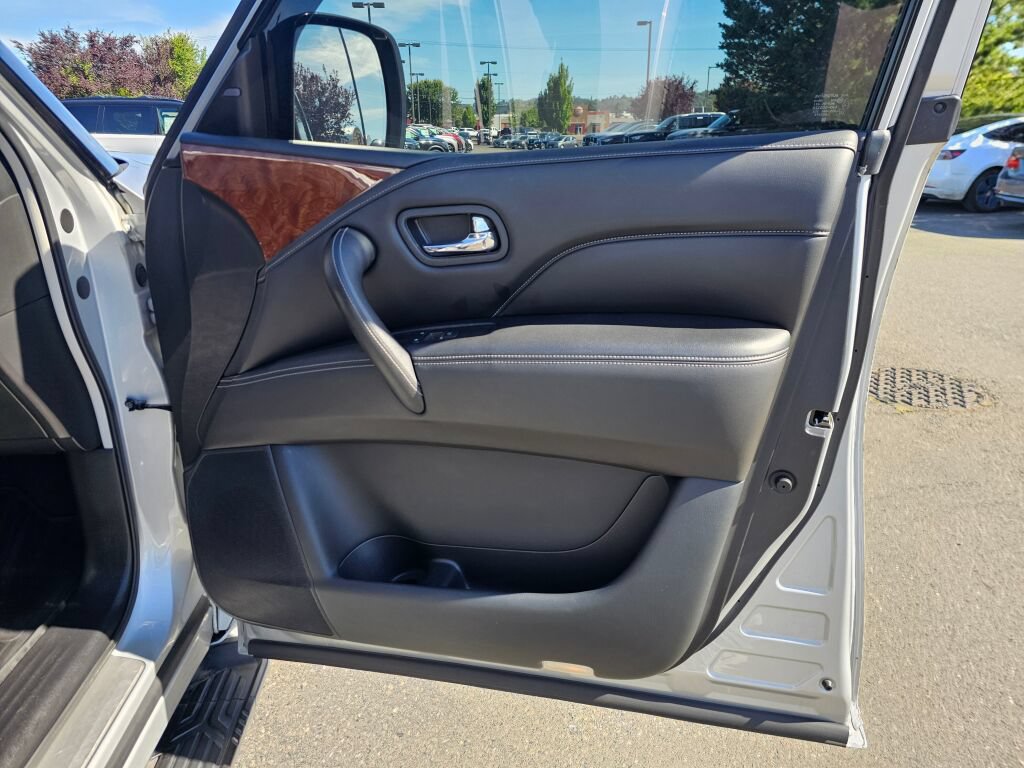 Used 2018 INFINITI QX80 4WD w/ Driver Assistance Package image 10