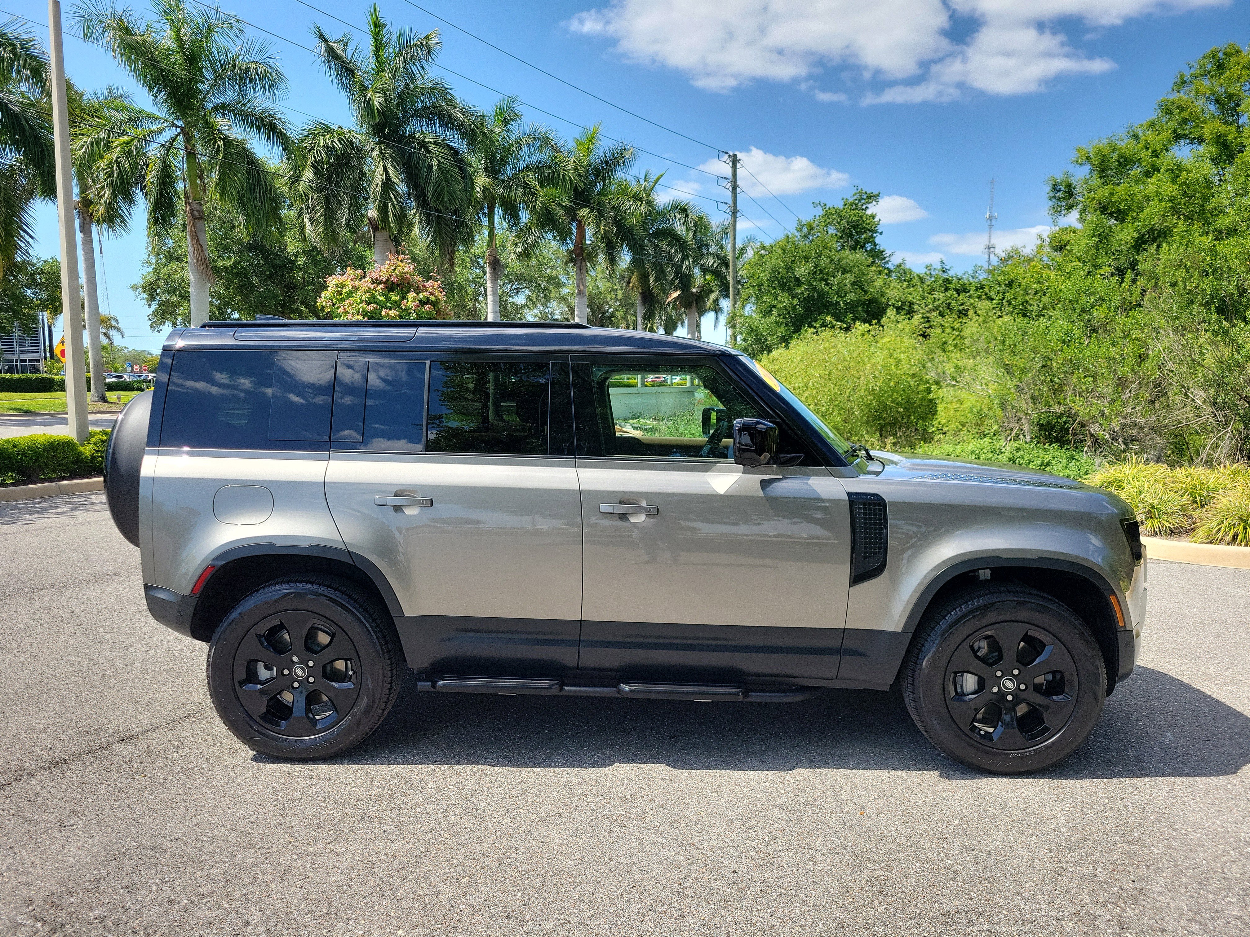 Used 2025 Land Rover Defender 110 S AWD/4WD image 3