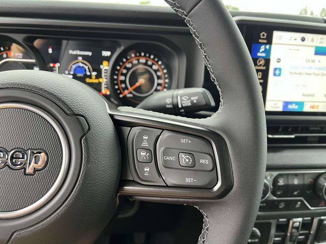 New 2025 Jeep Gladiator Sport image 18