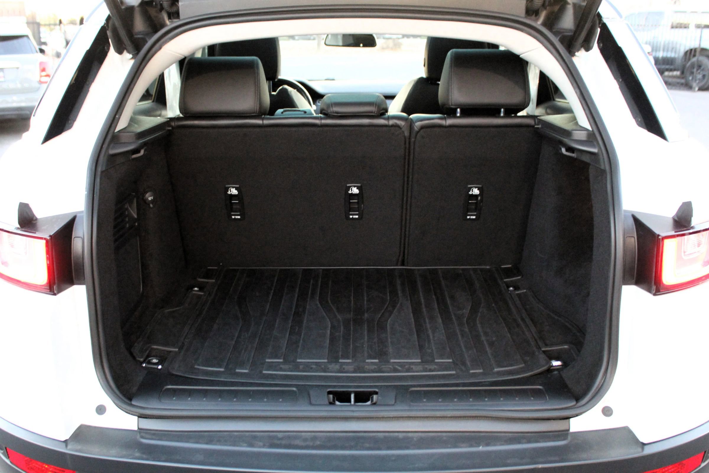 Used 2018 Land Rover Range Rover Evoque SE Sport Utility 4D image 9