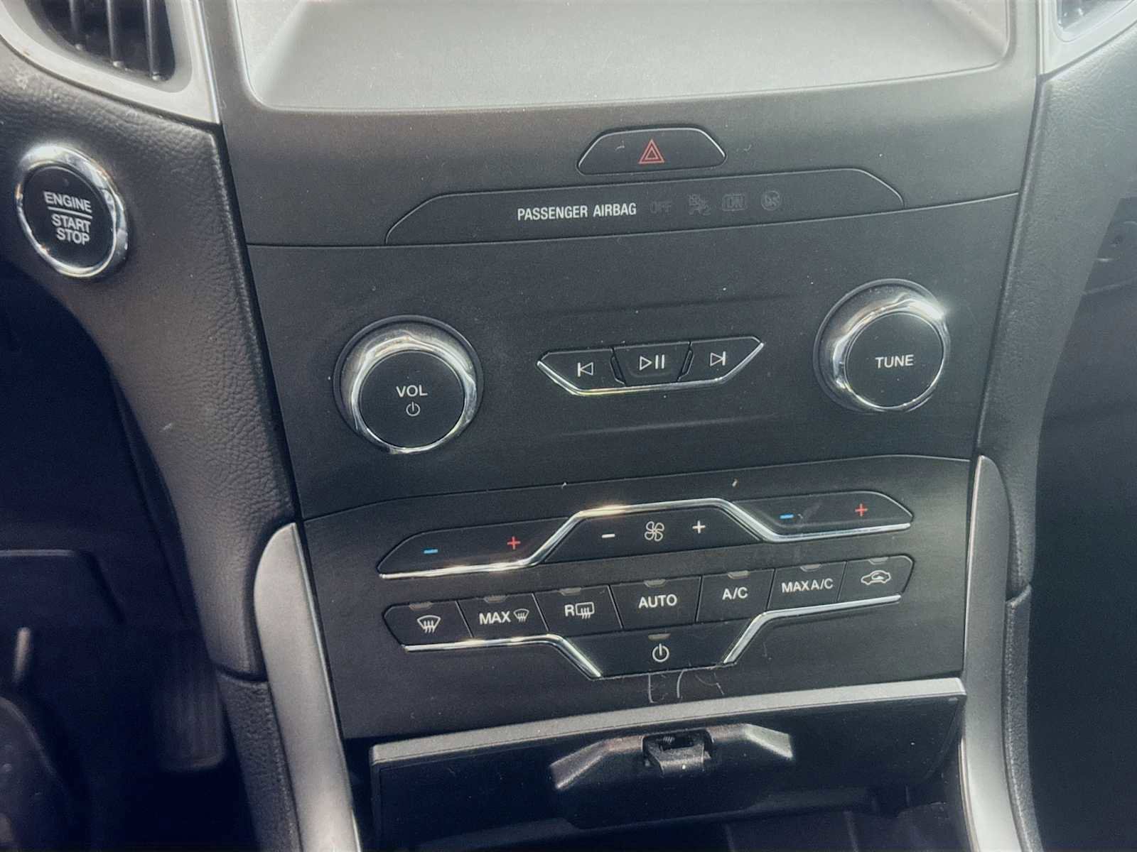 Used 2020 Ford Edge SE AWD/4WD image 13