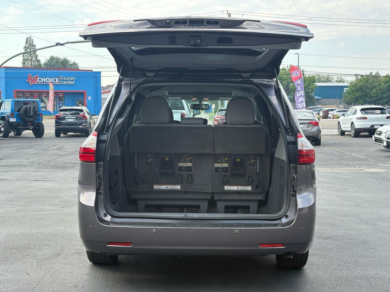 Used 2015 Toyota Sienna XLE w/ XLE Navigation Package FWD image 37
