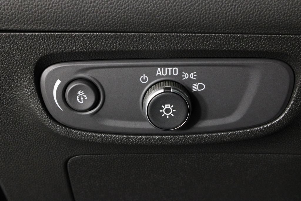 Used 2025 Buick Encore GX Sport Touring w/ Advanced Technology Package FWD image 21
