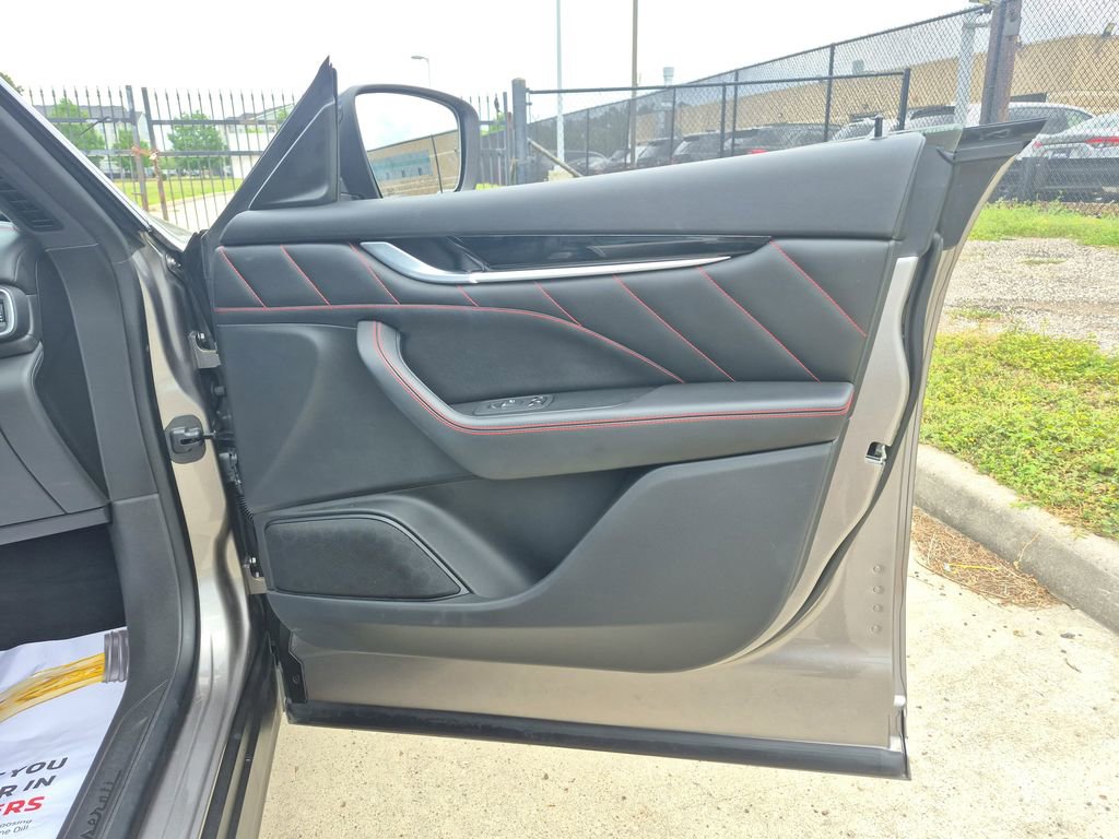 Used 2021 Maserati Levante AWD/4WD image 24
