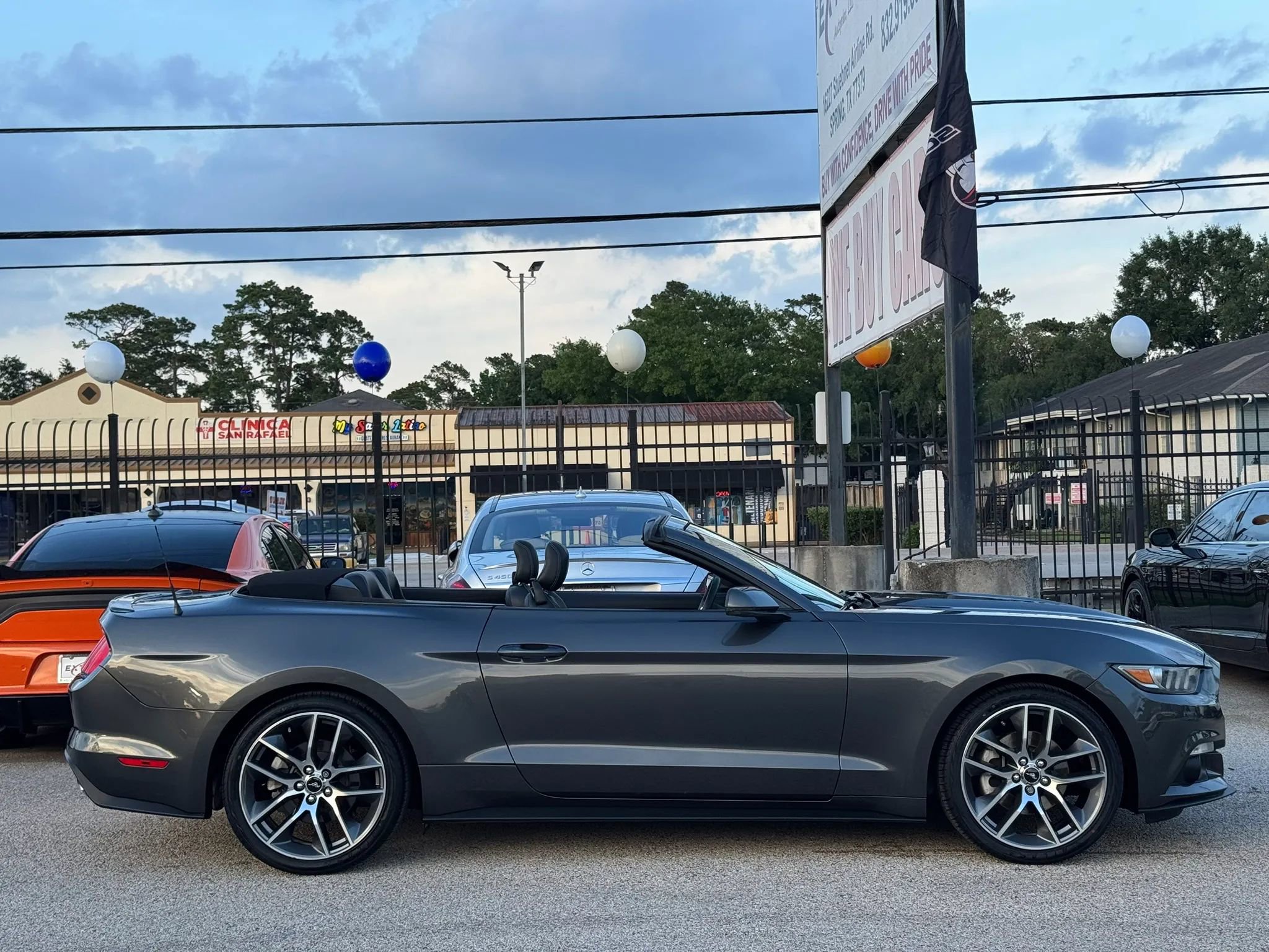 Used 2017 Ford Mustang Premium w/ Equipment Group 201A RWD image 11