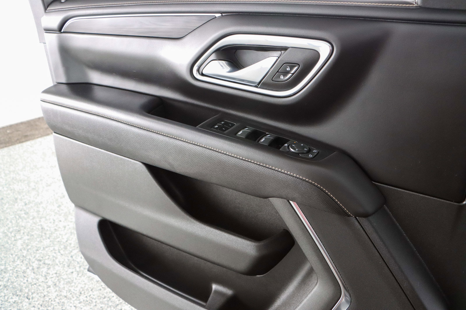 Used 2023 GMC Yukon SLT image 25