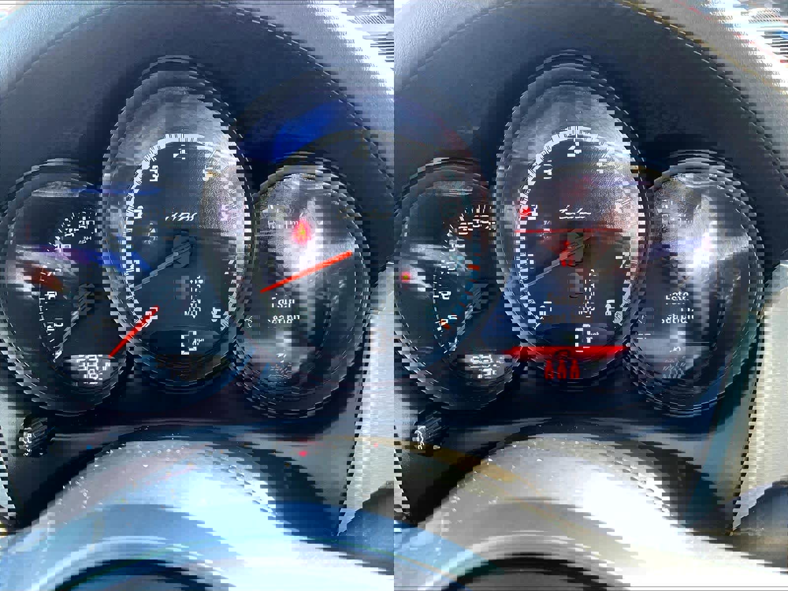 Used 2021 Porsche Macan Turbo image 25