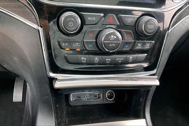 Used 2019 Jeep Grand Cherokee Limited AWD/4WD image 16
