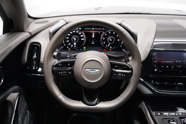 Used 2025 Aston Martin DBX 707 image 18
