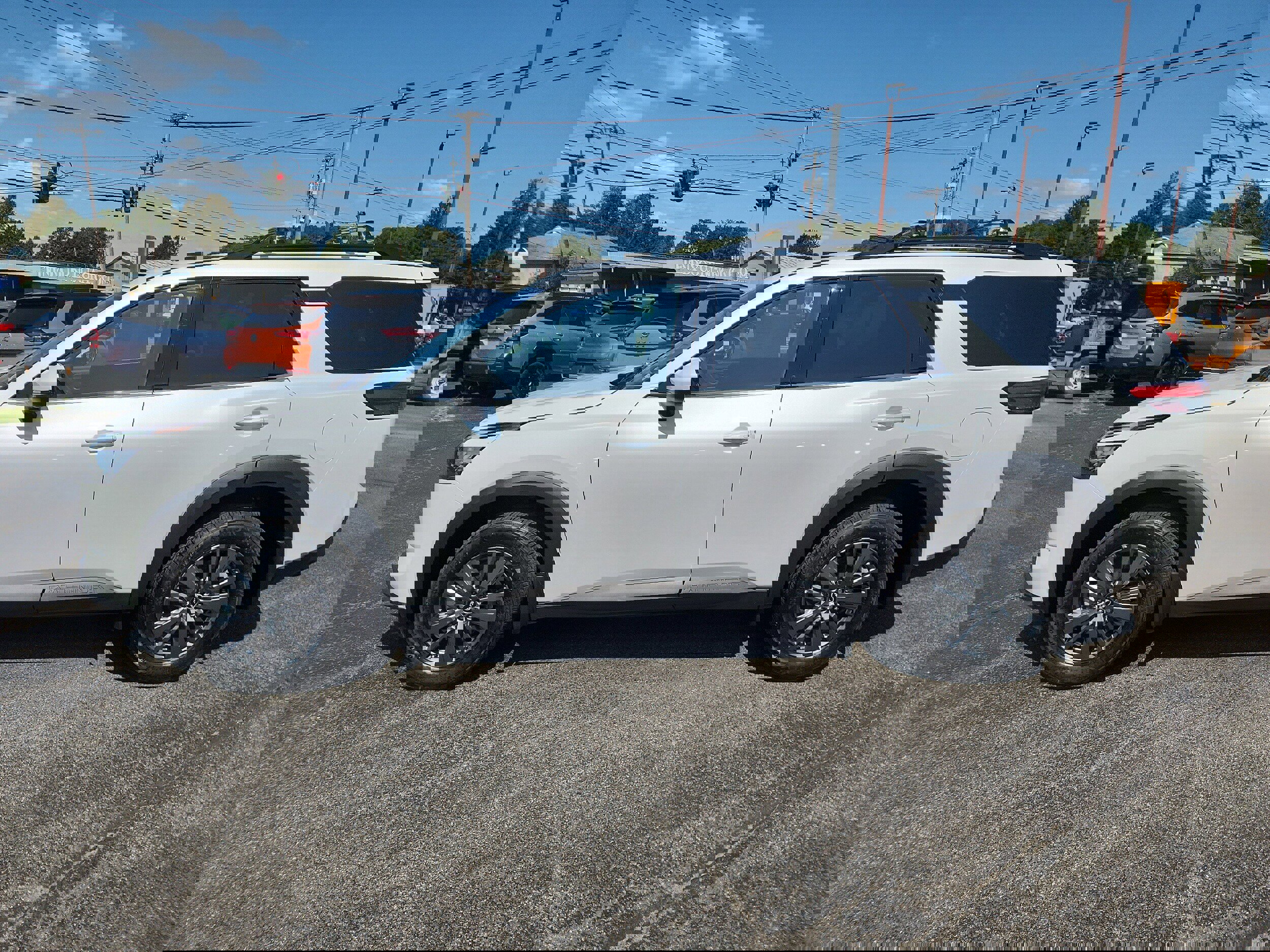 New 2025 Nissan Pathfinder SV w/ Black Appearance Package image 5