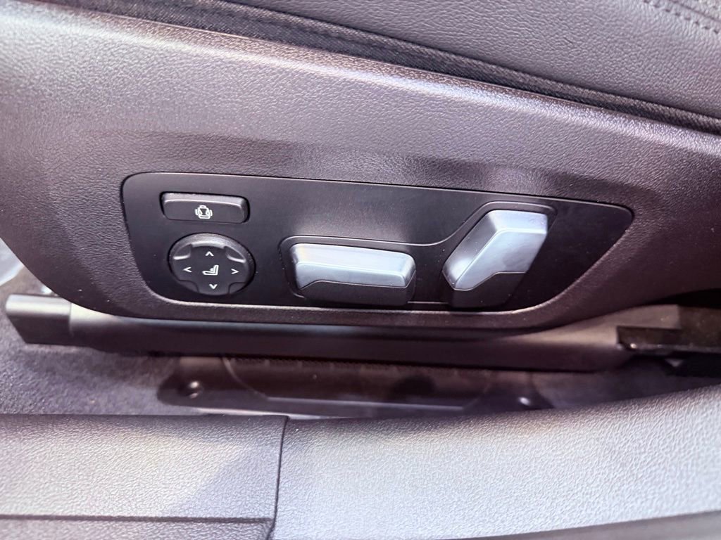 Used 2020 BMW 330i xDrive Sedan w/ Premium Package image 20