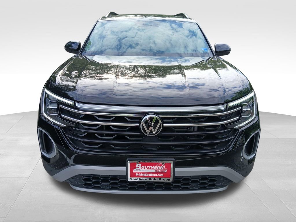 Used 2025 Volkswagen Atlas Peak Edition SE image 9