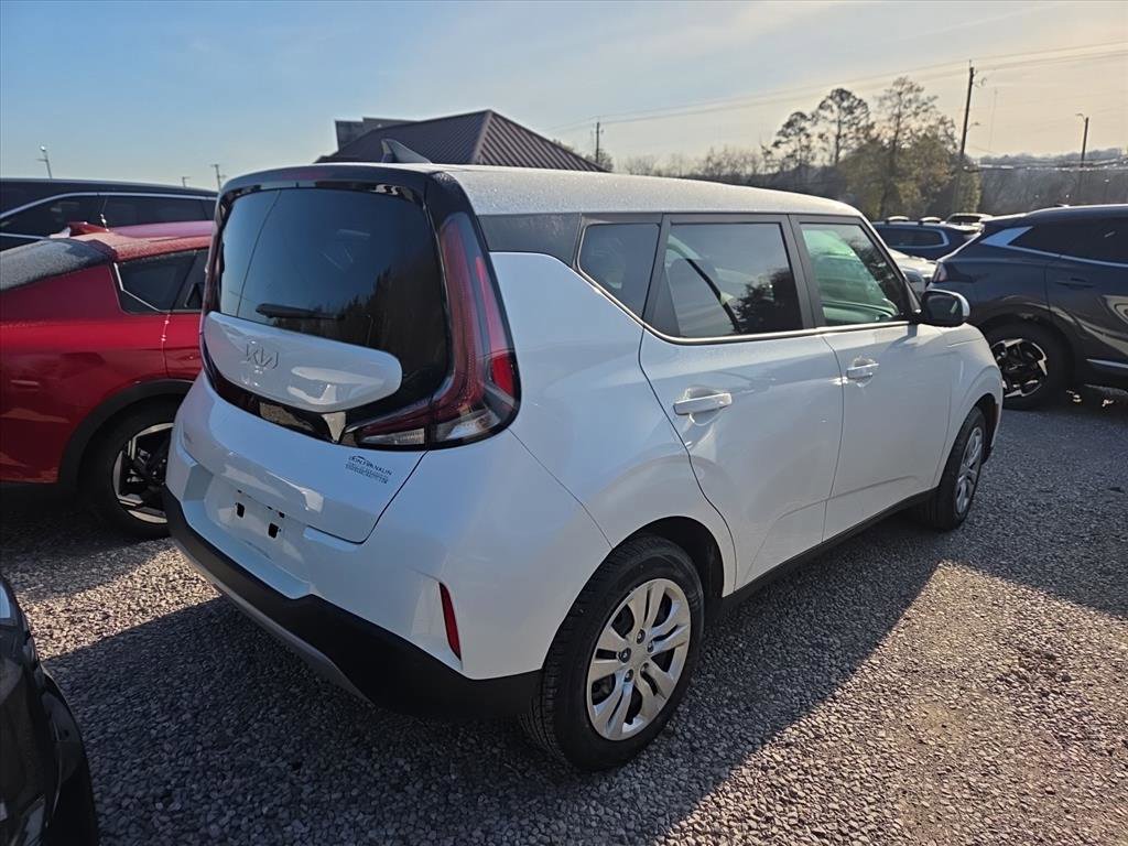 Used 2023 Kia Soul LX image 4