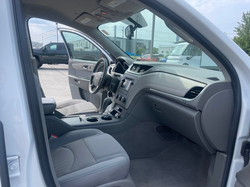 Used 2017 Chevrolet Traverse LS FWD image 19