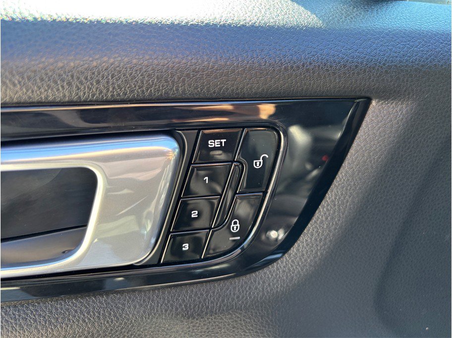 Used 2019 Porsche Cayenne image 26