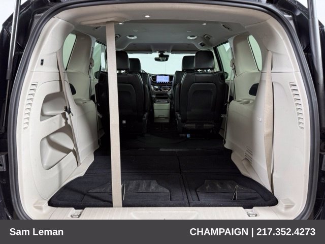 Used 2024 Chrysler Pacifica Touring-L FWD image 40