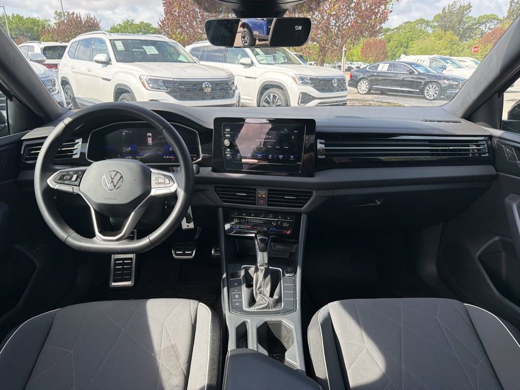 Used 2025 Volkswagen Jetta Sport image 10