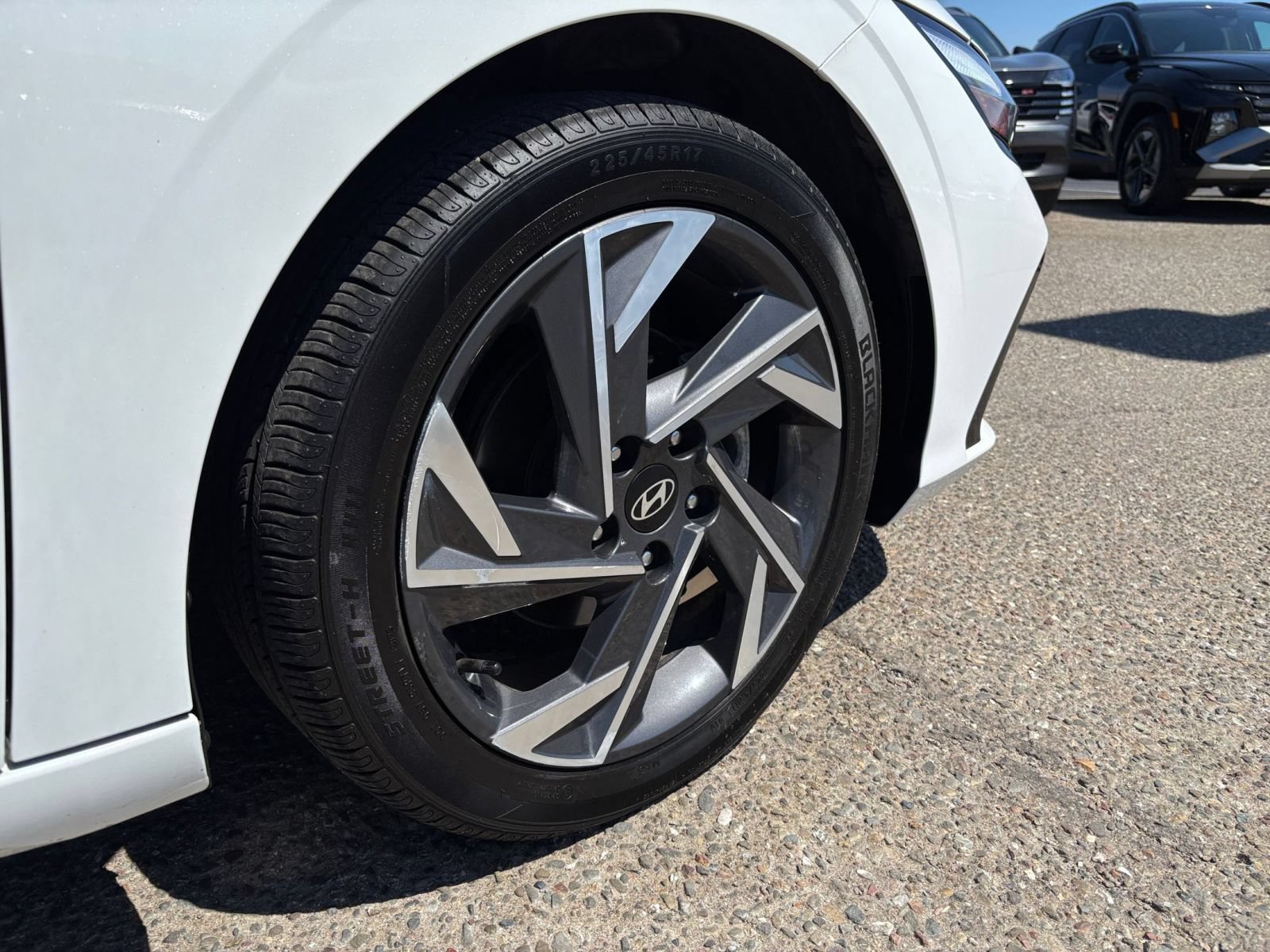 Used 2025 Hyundai Elantra SEL FWD image 31