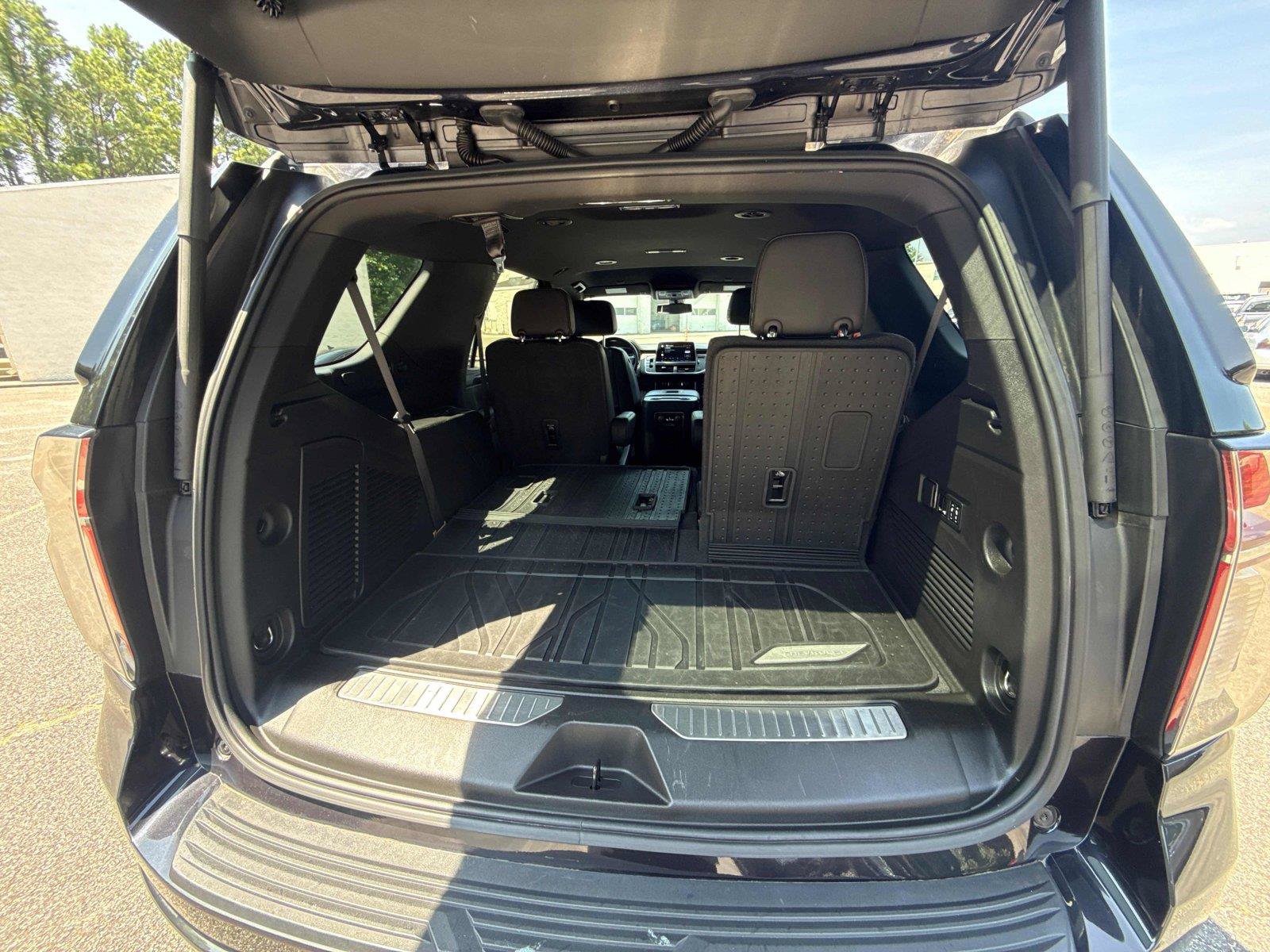 Used 2022 Chevrolet Tahoe RST w/ Luxury Package AWD/4WD image 32